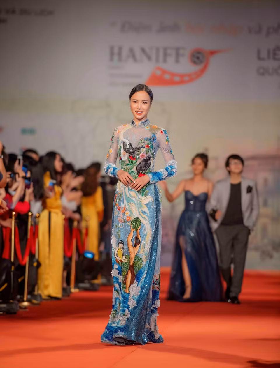 Numerosos artistas vietnamitas y extranjeros participaron en la inauguración del V Festival Internacional de Cine Hanoi (Fuente: VNA)
