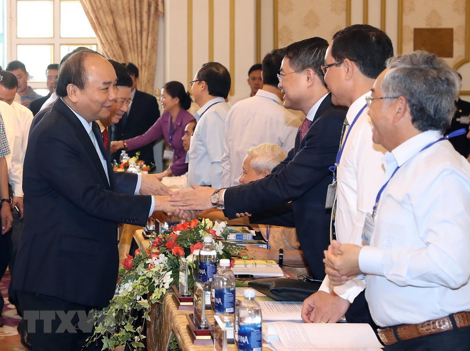 El primer ministro, Nguyen Xuan Phuc, y los delegados al evento (Fuente: VNA)