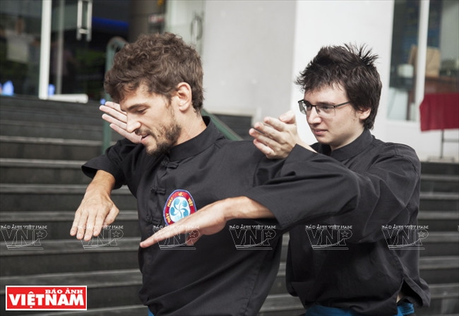 Jóvenes belgos practican el arte (Fuente:VNA)