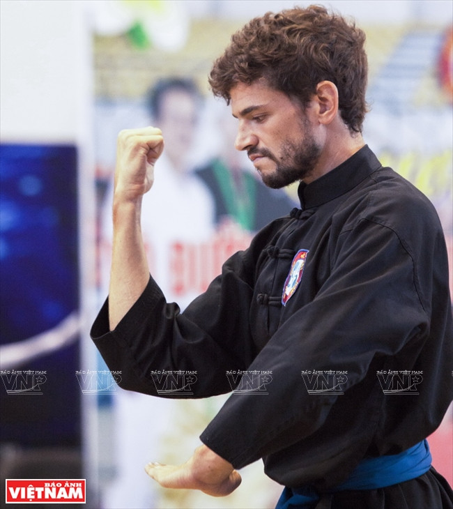 Un joven belgo estudia el arte (Fuente:VNA)