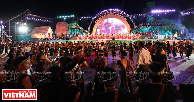 La noche del Festival aumenta el conocimiento y el activo de la comunidad en la presevación, interpretación y desarrollo del carácter cultural típico del pueblo de Tay Nguyen, especialmente la Cultura de los gongs de Tay Nguyen, añadida a la Lista Representativa del Patrimonio Cultural Inmaterial de la Humanidad de la UNESCO en 2005 y reconocido oficialmente en 2008.