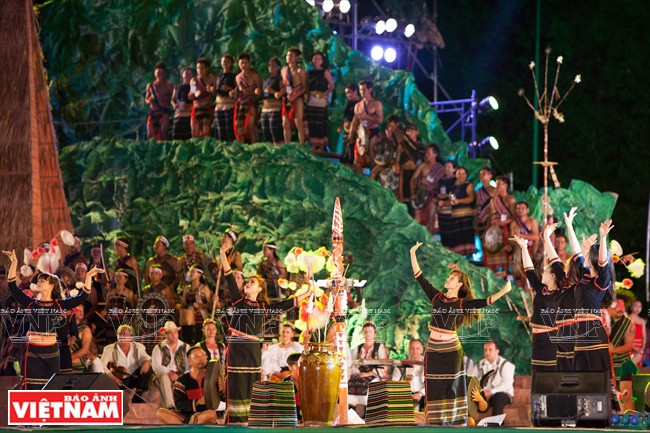 Un baile típico de las muchachas étnicas de Tay Nguyen.