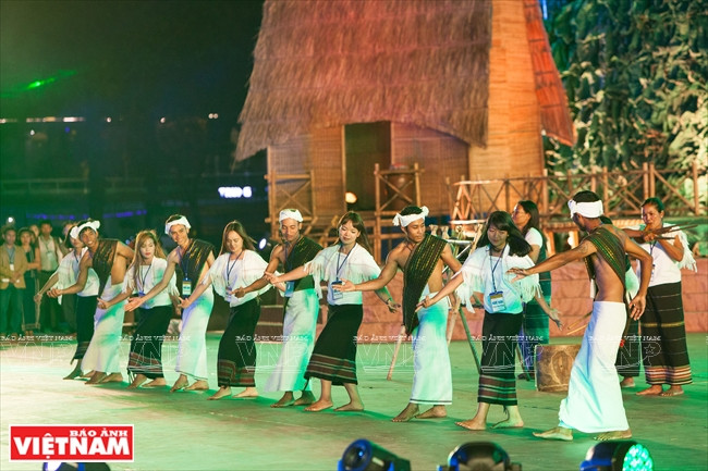 Presentaciones "Visita a nueva casa" y "Felicita el efecto de producción" de Laos.