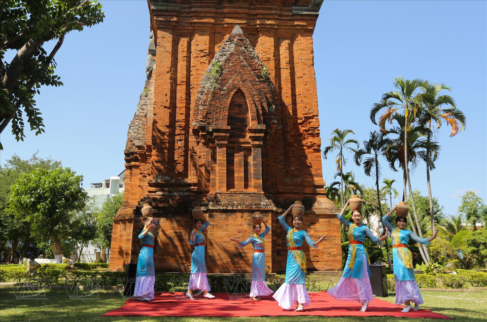 El Comité de Gestión de la obra recrea danzas antiguas del pueblo Cham para servir a los turistas. (Fuente: VNA)