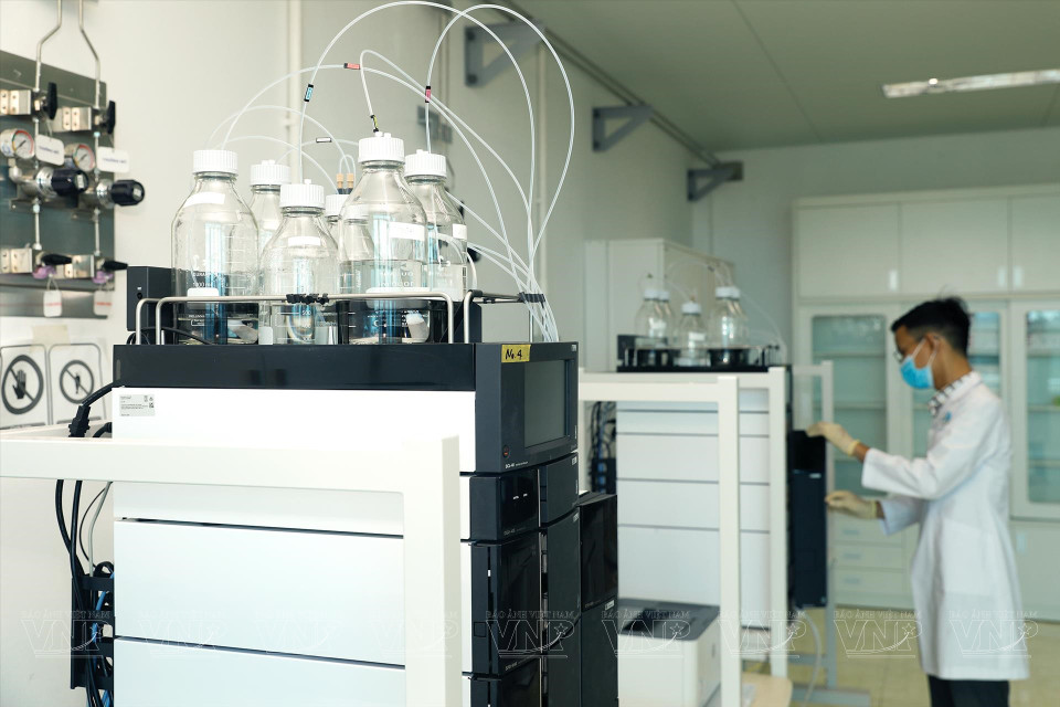 El Centro RETAQ está aplicando las últimas tecnologías japonesas en el campo de las pruebas de alimentos.(Foto: VNA)