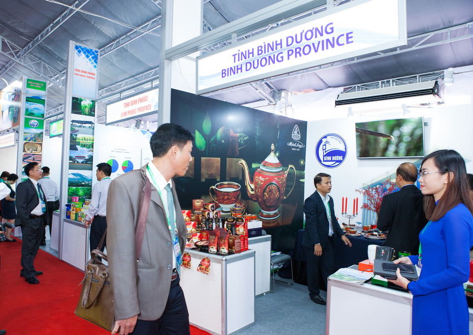 Exposición de Minh Long Exposición de Minh Long en el Centro de Convenciones Ariyana (Fuente: VNA)