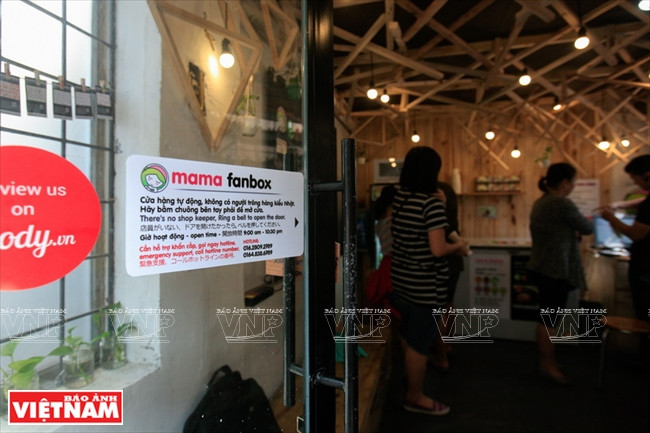 Placa de instrucción en la puerta principal (Fuente: VNA)