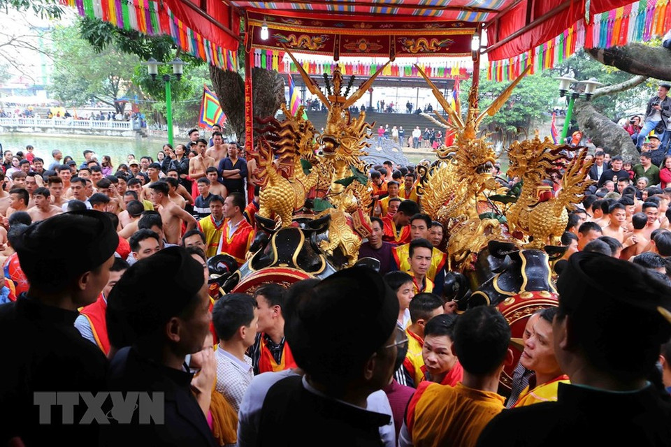 El acto de procesión de fuegos artificiales (Fuente:VNA)