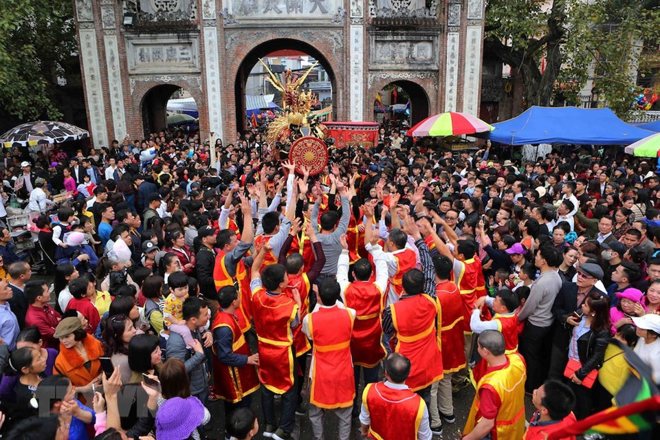 El acto de procesión de fuegos artificiales (Fuente:VNA)