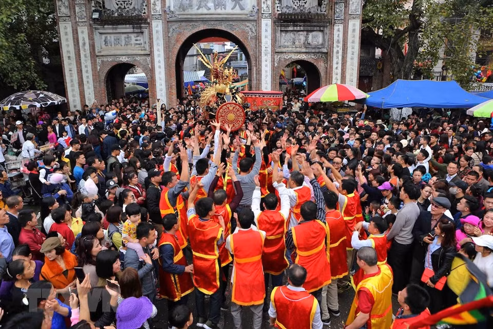 El acto de procesión de fuegos artificiales (Fuente:VNA)