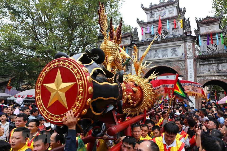 El acto de procesión de fuegos artificiales (Fuente:VNA)