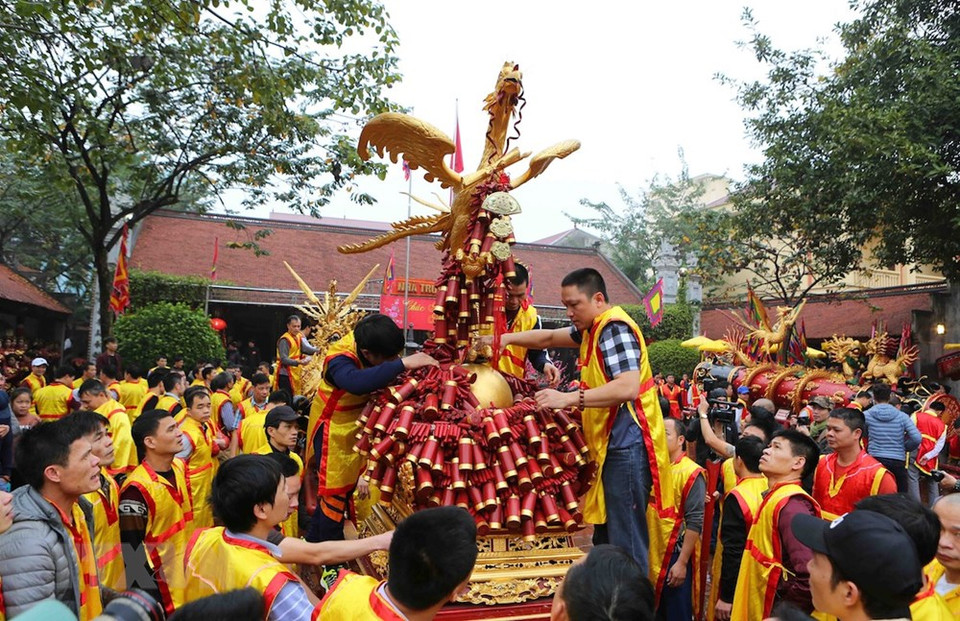 El acto de procesión de fuegos artificiales (Fuente:VNA)