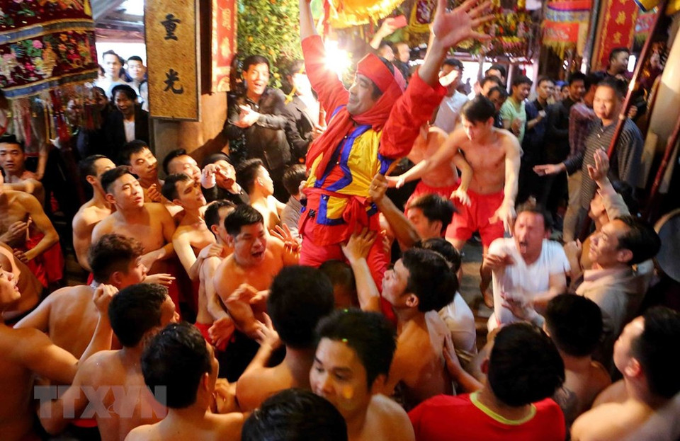 El acto de procesión de fuegos artificiales (Fuente:VNA)