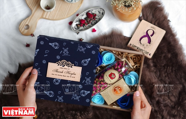 Una hermosa caja agrega valor al regalo.