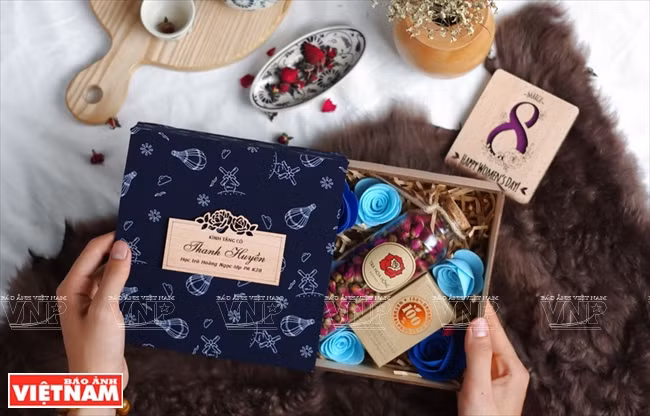 Una hermosa caja agrega valor al regalo.