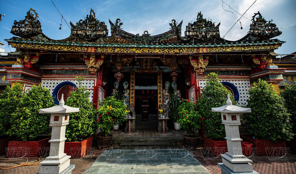 El palacio Kien An tiene casi cien años y está ubicado justo en el centro de la ciudad de Sa Dec, provincia de Dong Thap, con una arquitectura antigua imbuida de características chinas. (Fuente: VNA)