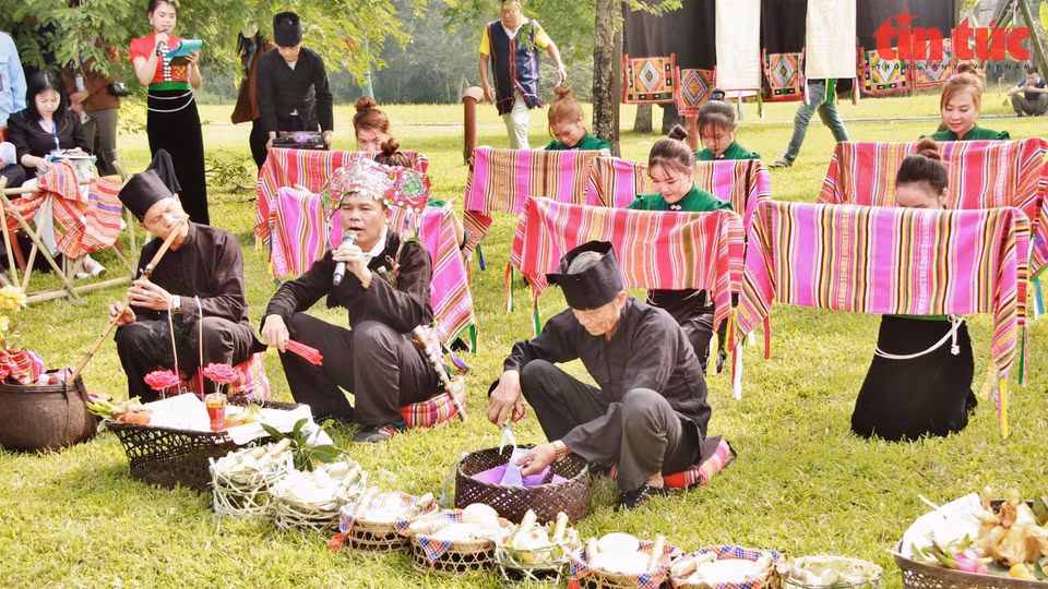 Las ofrendas son aportadas por los aldeanos. (Fuente: VNA)