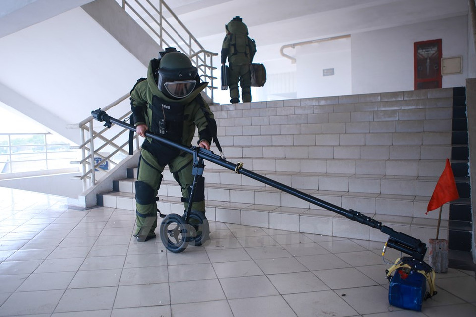 Ingenieros examinan sospechosas sustancias explosivas (Fuente: VNA)