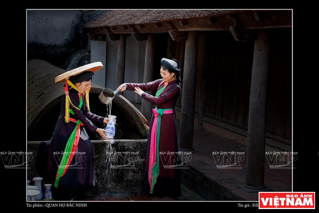 “Quan ho Bac Ninh”. Quan Ho son las coplas populares originadas en la provincia norteña de Bac Ninh y es declarado patrimonio cultural intangible de la humanidad.