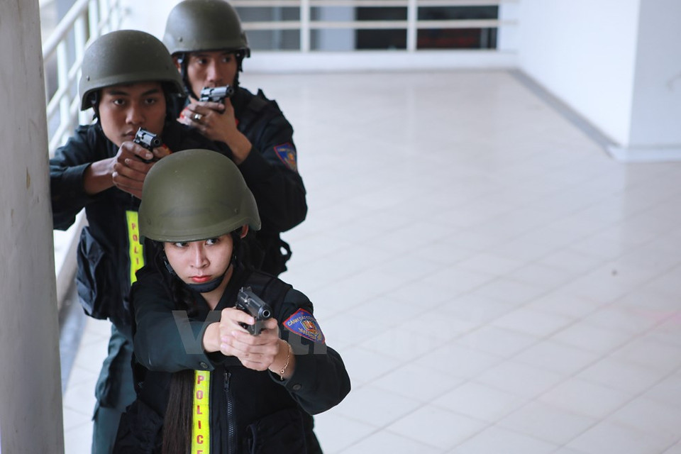 Acceden a rehenes capturados por terroristas en una situación hipotética (Fuente: VNA)
