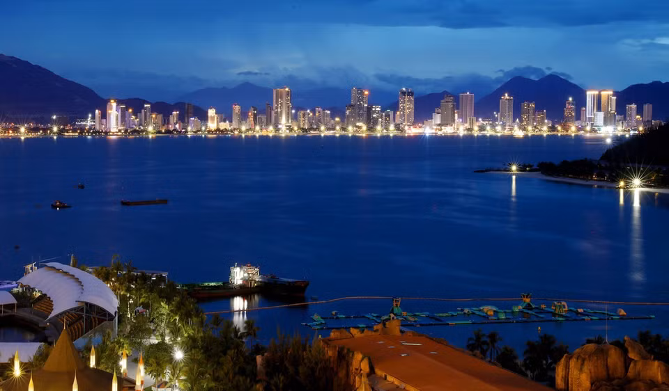 Nha Trang cuenta con un clima tropical y la temperatura promedio anual es de 26,3 grados Celsius. Esta ciudad suele ser poco afectada por las tormentas (Fuente: VNA).