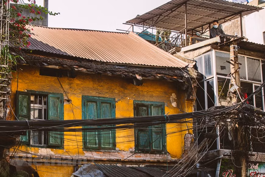 En el marco de la estrategia de desarrollo turístico con una visión para 2030, la ciudad se fijó el objetivo de recibir entre 35 millones y 39 millones de turistas en 2025, incluidos entre ocho millones y nueve millones de extranjeros. En 2030, la ciudad capital espera recibir entre 48 millones y 49 millones de visitantes, de los cuales se incluyen de 13 millones a 14 millones extranjeros. Hanoi trabajará para convertir el turismo en un sector económico puntero que también sirva como motor para otros. Para alcanzar esos objetivos, las autoridades locales impulsarán la inversión y los recursos en infraestructura turística, en proyectos que se llevarán a cabo de manera concertada y armoniosa. (Foto: Vietnam+)