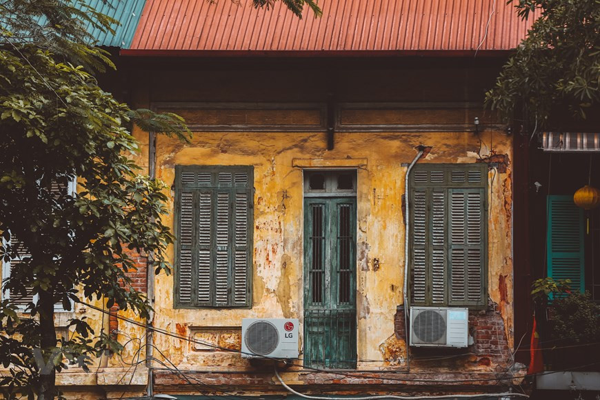 Según los premios Travellers' Choice Awards 2021, honrados por la compañía de viajes en línea líder del mundo, TripAdvisor, la ciudad de Hanoi fue una de las cuatro ciudades vietnamitas que figuran entre los destinos más populares de Asia. En la lista, la capital ocupó el segundo lugar, mientras que la antigua ciudad de Hoi An en el centro de la provincia de Quang Nam se ubicó en el cuarto lugar, Ciudad Ho Chi Minh en el puesto 11 y la ciudad central de Da Nang en el puesto 16. La capital vietnamita también se encuentra en el sexto lugar entre los 25 destinos más populares del mundo, según TripAdvisor. (Foto: Vietnam+)