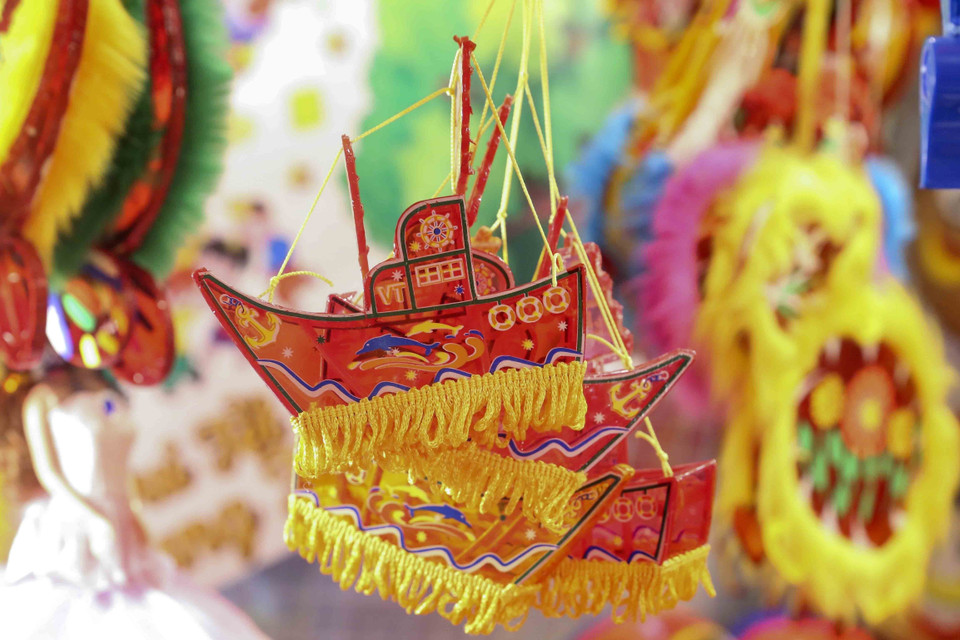 La exhibición muestra varios tipos de linternas (Foto: Vietnamplus)