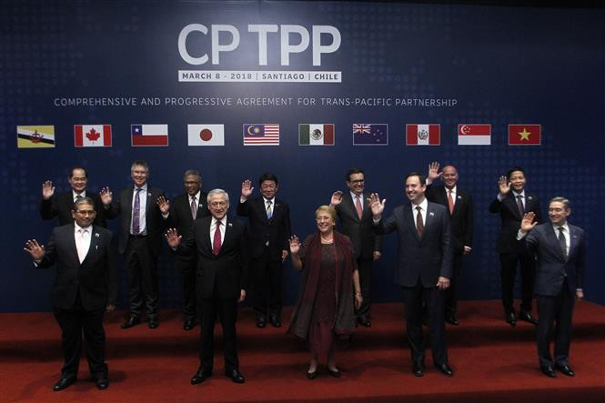 La rúbrica fue efectuada en Santiago de Chile y dirigida por la presidenta Michelle Bachelet. El ministro de Industria y Comercio, Tran Tuan Anh, es el firmante de Vietnam (Fuente: VNA) 