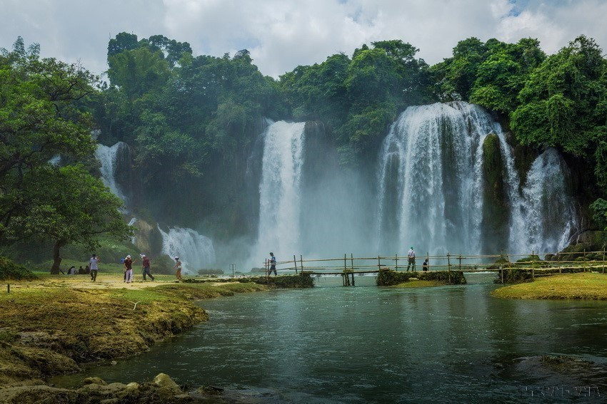 Belleza de la cascada de Ban Gioc, una frontera natural entre Vietnam y China (Foto: VNA)