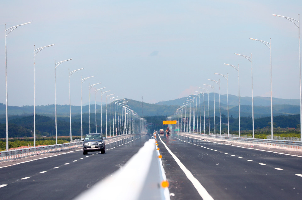 La autopista Van Don - Mong Cai se inauguró oficialmente y comenzó a funcionar el 1 de septiembre de 2022 (Foto: VNA)