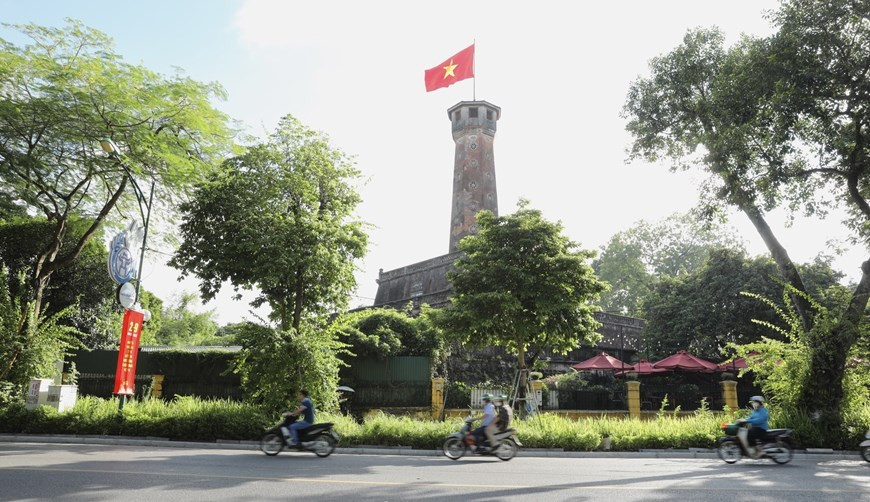 Calles cerca de la Torre de la Bandera de Hanoi en un día de otoño en agosto. (Foto: VNA)