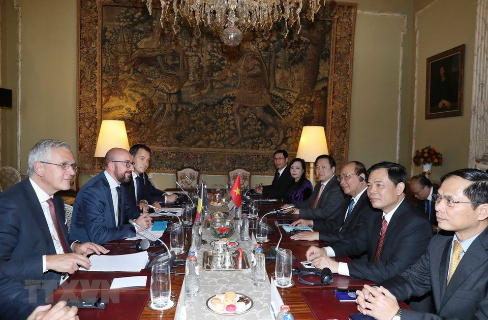 El primer ministro de Vietnam, Nguyen Xuan Phuc, sostuvo conversaciones con su par belga, Charles Michel (Fuente: VNA)