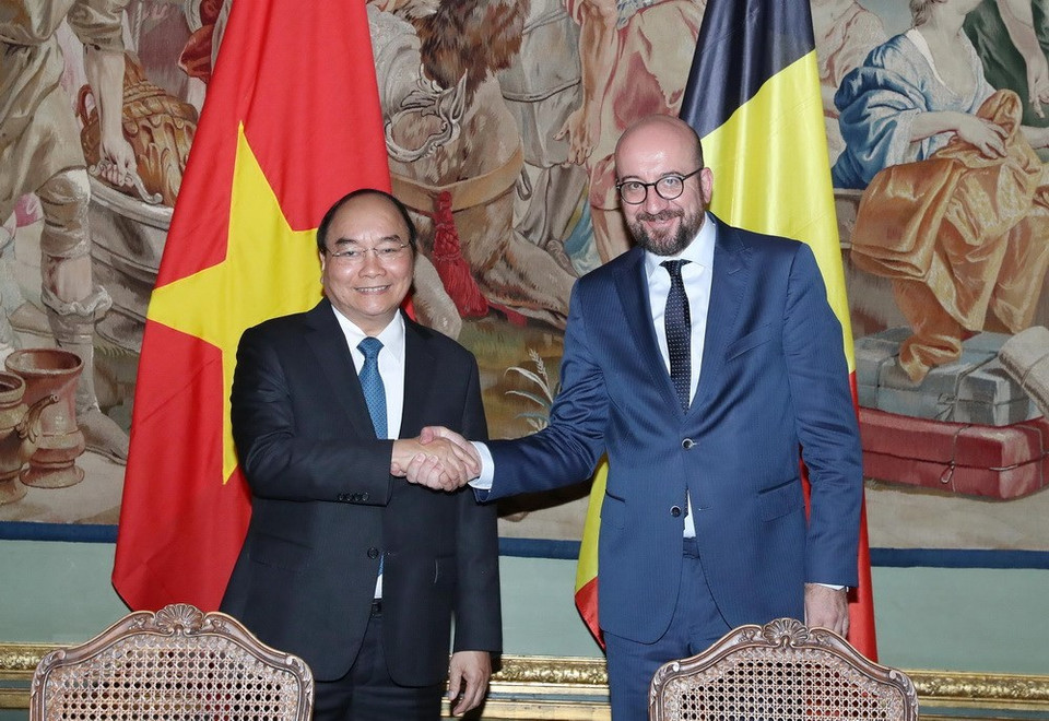 El primer ministro vietnamita Nguyen Xuan Phuc y su homólogo belga Charles Michel. (Fuente: VNA)
