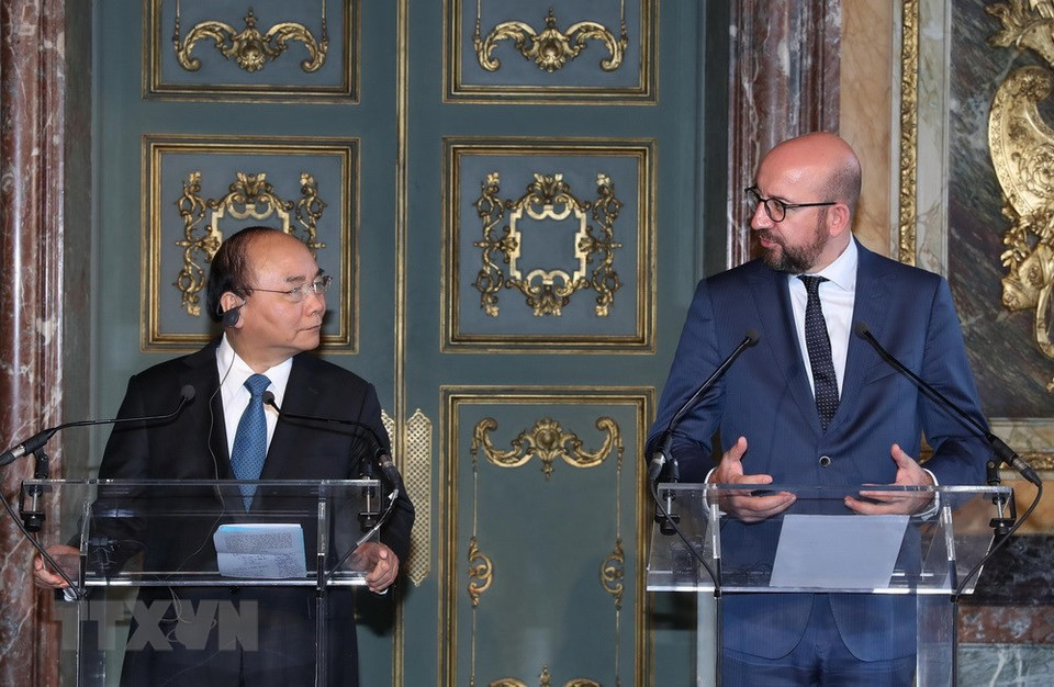 Los primeros ministros de Vietnam, Nguyen Xuan Phuc, y de Bélgica, Charles Michel, en una conferencia de prensa después de las conversaciones. (Fuente: VNA)