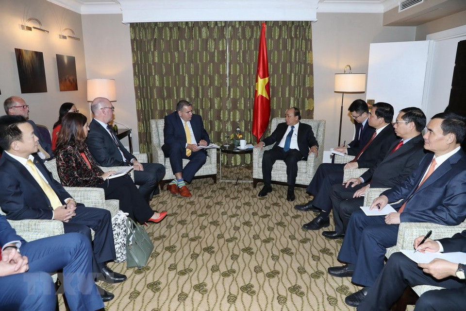 El primer ministro Nguyen Xuan Phuc y Menno Holterman, director ejecutivo del grupo Nijhuis. (Fuente: VNA) 