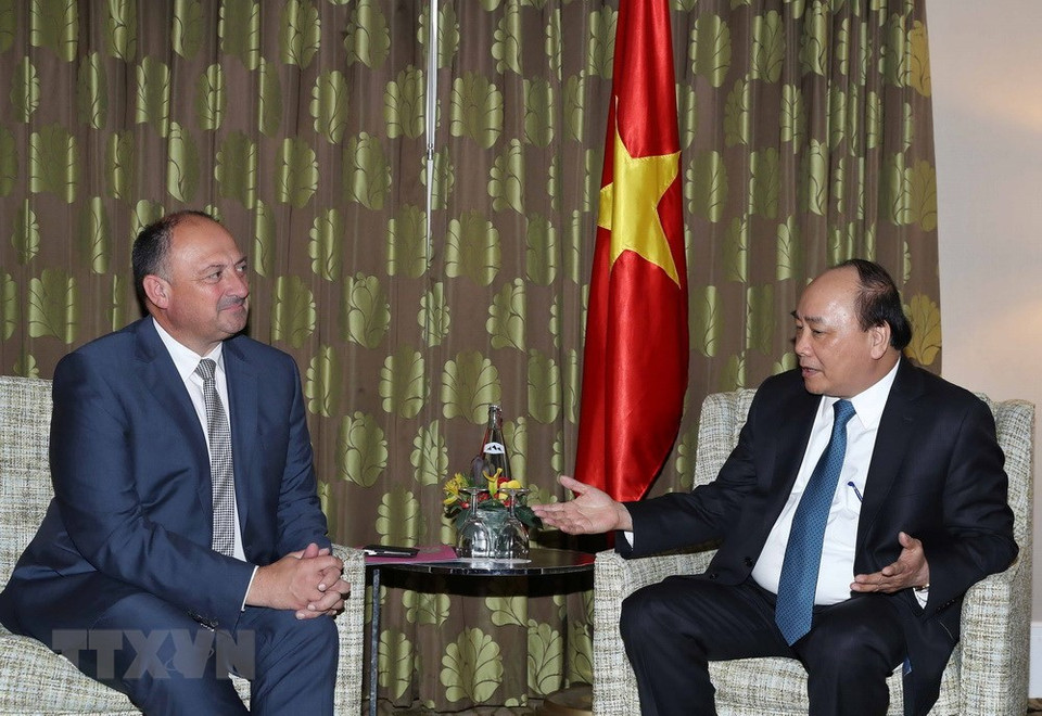 El primer ministro Nguyen Xuan Phuc se reúne con el Ministro Presidente de la Región de Valonia, Willy Borsus. (Fuente: VNA)
