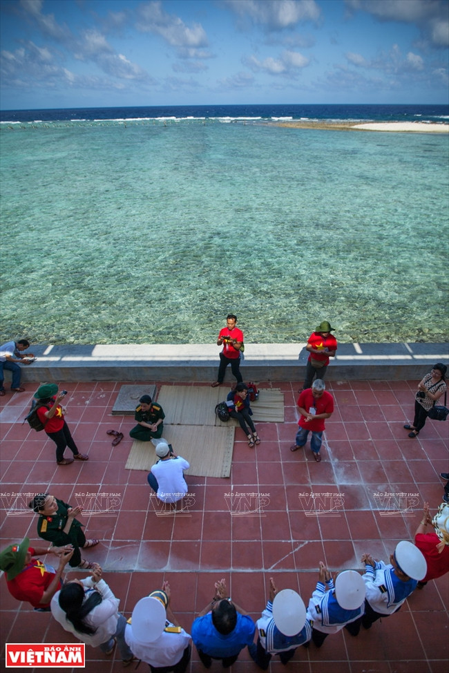 Cantando en la isla de Da Lon.