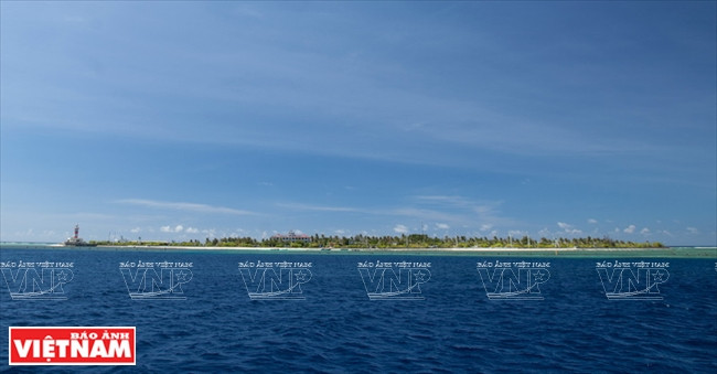 Panorama de la isla de Nam Yen, vista desde el buque KN 490.