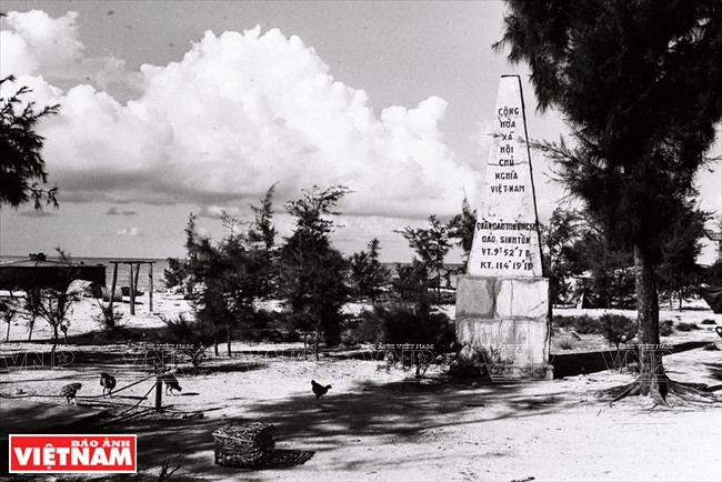 El hito memorial en la isla de Sinh Ton en 1988. (Fuente: VNA)