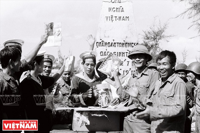 La vida en la isla de Sinh Ton en 1988. (Fuente: VNA)