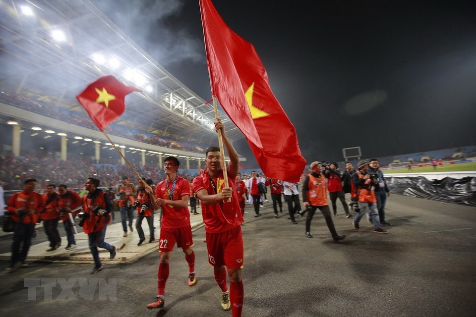 Jugadores del equipo de fútbol vietnamita celebran el título del campeón en la Copa AFF Suzuki 2018 (Fuente: VNA)