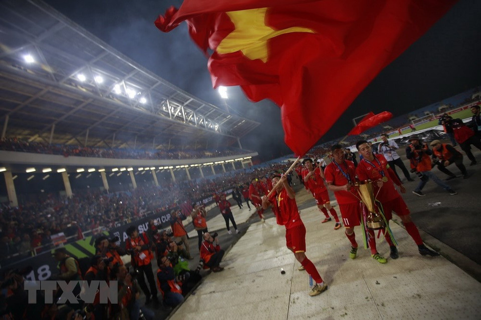 Jugadores del equipo de fútbol vietnamita celebran el título del campeón en la Copa AFF Suzuki 2018 (Fuente: VNA)