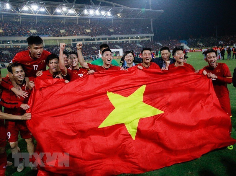 La selección de fútbol vietnamita ganó la víspera el trofeo de campeón de la Copa AFF Suzuki 2018 tras vencer 1-0 a Malasia en el estadio nacional de My Dinh (Fuente: VNA)