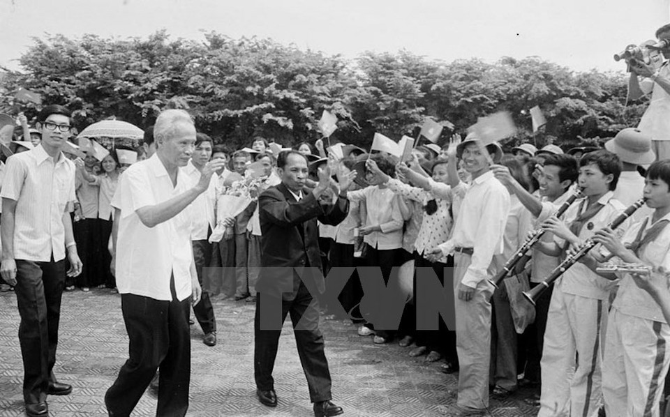 Hanoi dio en 1979 la bienvenida a la delegación del Frente Unido para la Salvación Nacional de Camboya, encabezada por su presidente Heng Samrin (Fuente: VNA)