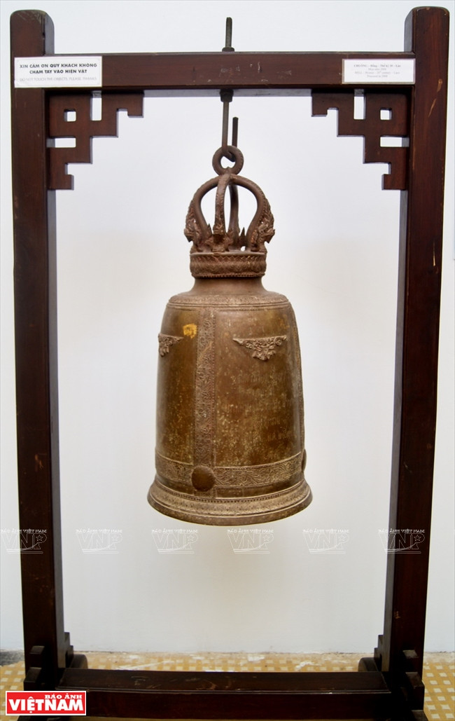 Campana de bronce, siglo XX, Laos.