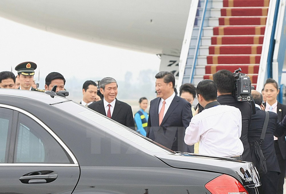 Xi Jinping en el aeropuerto Noi Bai (Fuente: VNA)