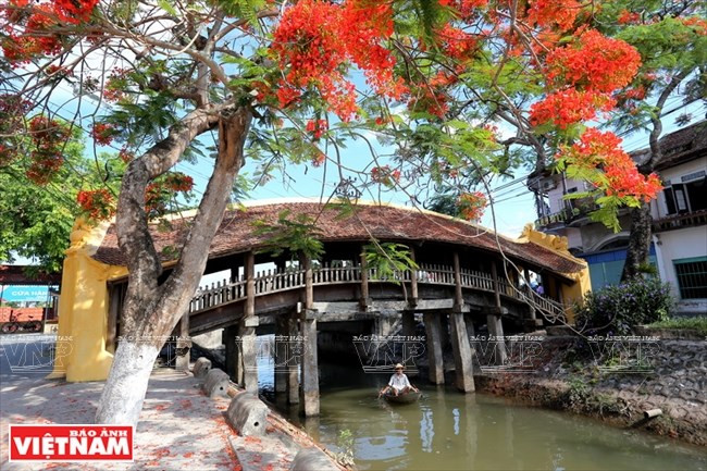 Puente de tejado Cho Luong en la comuna de Hai Anh, que fue construido en 1509. (Fuente: VNA)