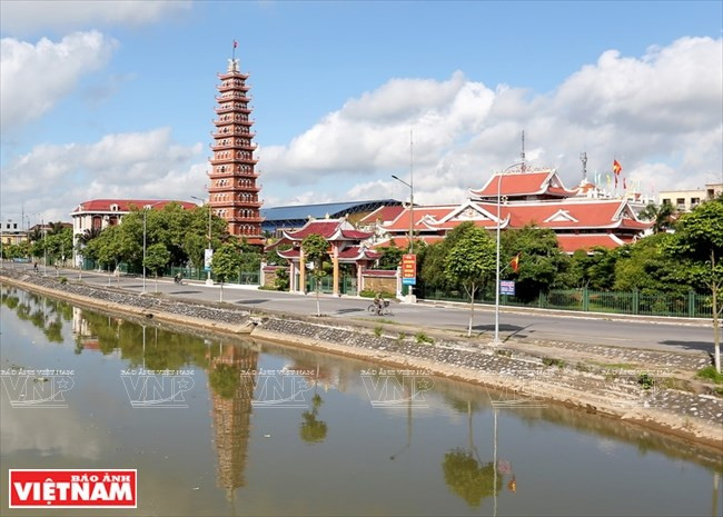 La consolidación de la orilla del río a lo largo del río Muc ha dado un lavado de cara a la zona. (Fuente: VNA)