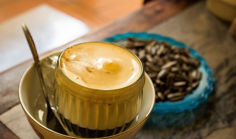 Degustación a las tres de la tarde una taza de café con huevos en el casco antiguo (Fuente: VNA)